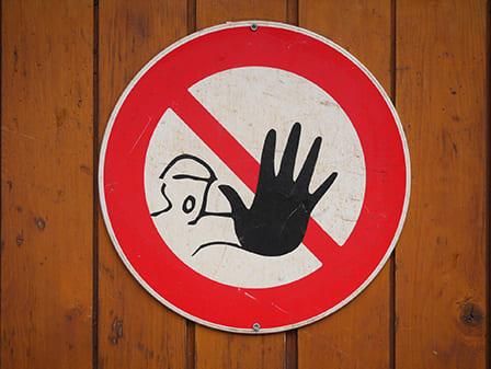 Stop-Zeichen - Privacy Shield Folgen - nicht empfohlen (Pixabay/ndemello)